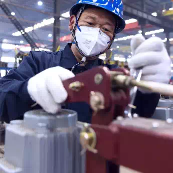 The quality inspector ensures that the product is 100% qualified.