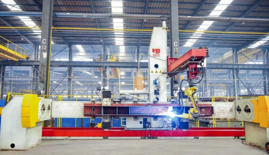 End carriage inseam welding robot station