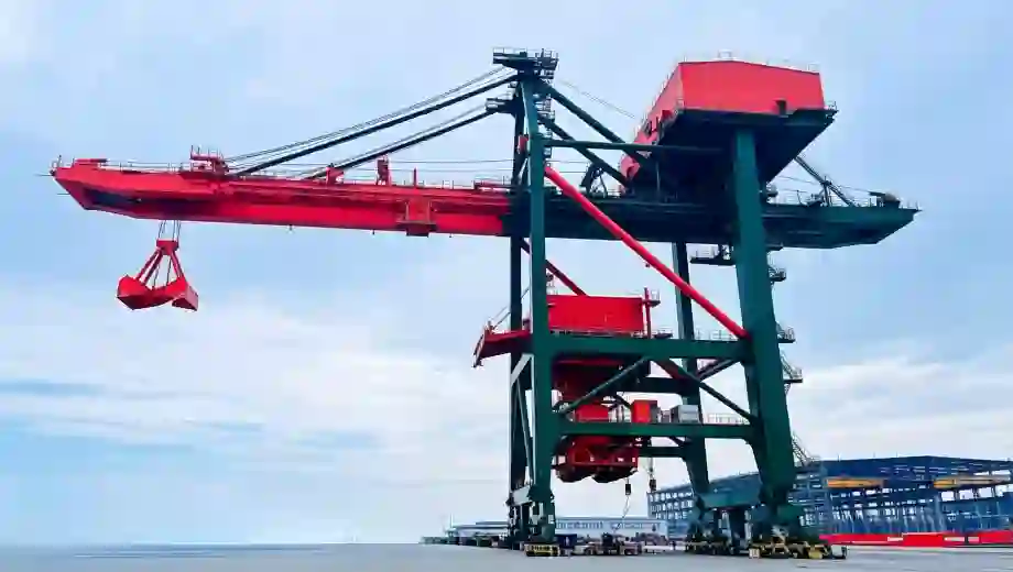 Grab-Type Ship-to-Shore Crane