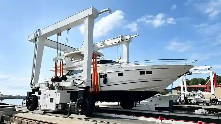 Travel Lift Crane