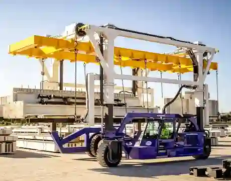 Bulk Cargo Straddle Carrier